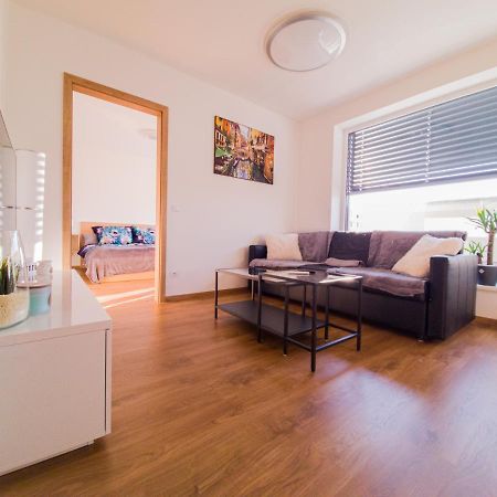 Modern Flat With Large Terrace Apartment Hradec Králové Екстериор снимка