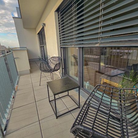 Modern Flat With Large Terrace Apartment Hradec Králové Екстериор снимка