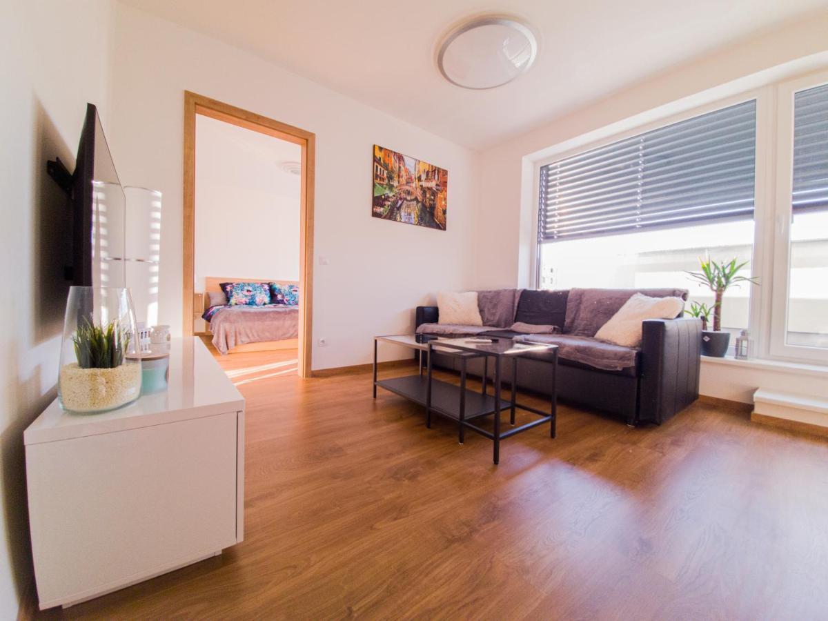 Modern Flat With Large Terrace Apartment Hradec Králové Екстериор снимка