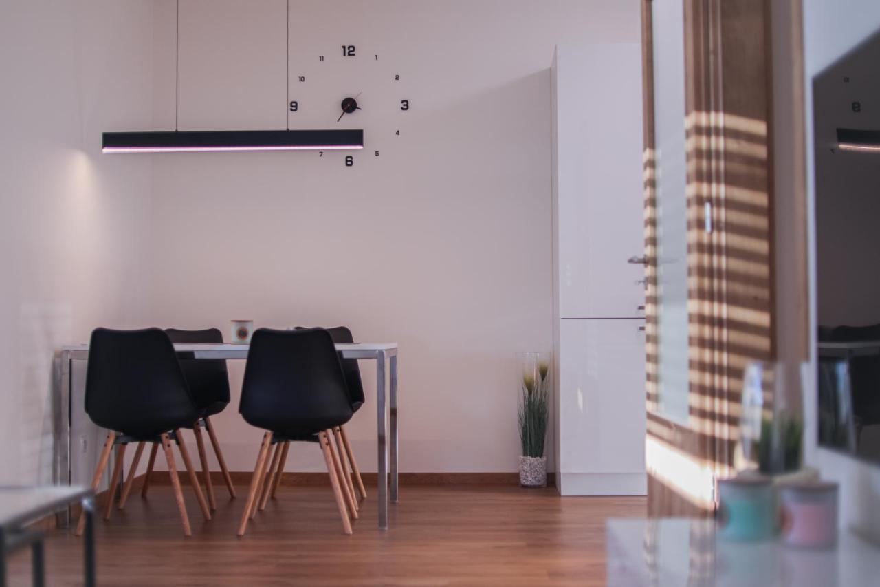Modern Flat With Large Terrace Apartment Hradec Králové Екстериор снимка