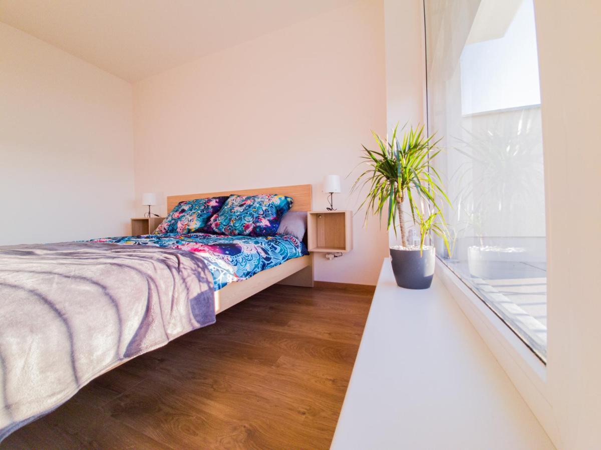 Modern Flat With Large Terrace Apartment Hradec Králové Екстериор снимка