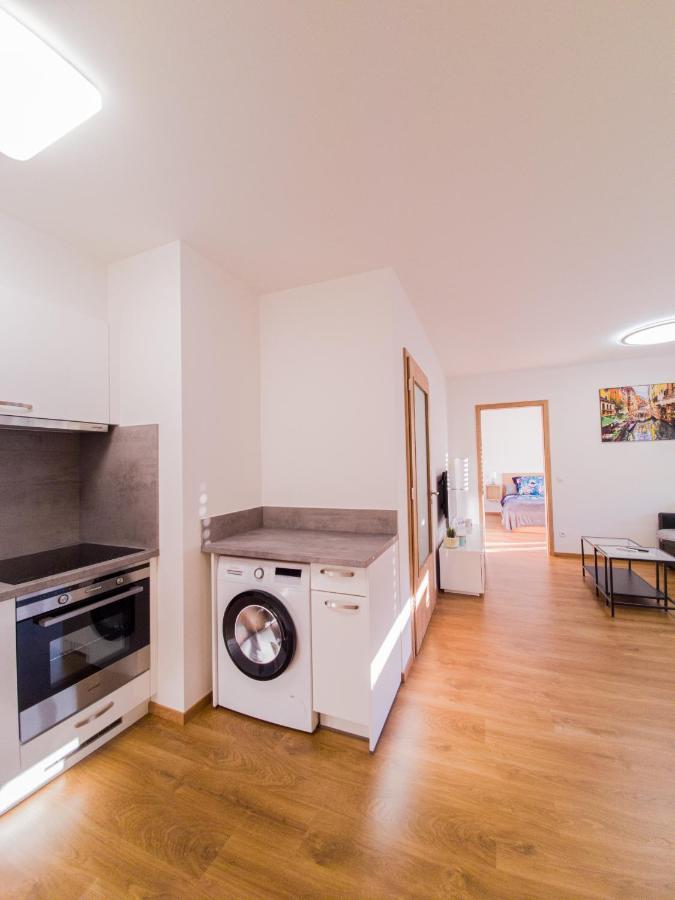 Modern Flat With Large Terrace Apartment Hradec Králové Екстериор снимка