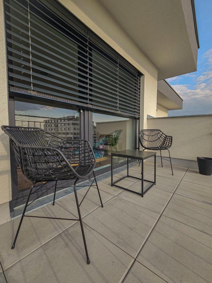 Modern Flat With Large Terrace Apartment Hradec Králové Екстериор снимка